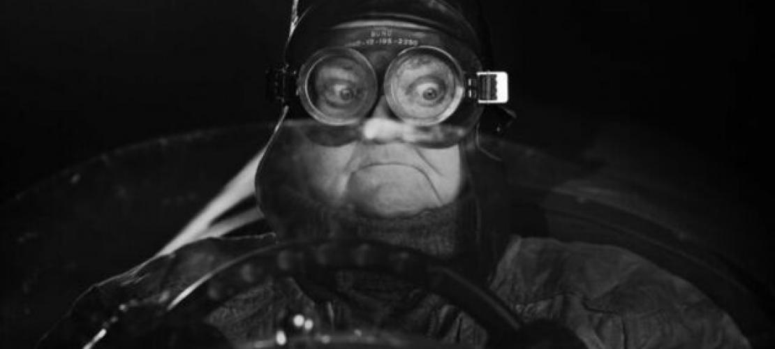Film de Juho Kuosmanen avec Seppo Mattila, Oona Airola, Jaana Paananen… Nationalité : Finlande Langue parlée : Finlandais Durée : 1H01 A Kokkola, charmante petite ville finlandaise non loin du cercle arctique, ce ne sont pas les déjantés qui manquent ! Comme Romu-Mattila, un marginal qui décide de partir s'installer en Suède avec son chien, des trafiquants d'alcool accompagnés d'un cochon ou encore une gardienne de phare qui rêve de se lancer dans une grande aventure spatiale.